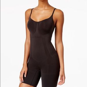 SPANX
Women's OnCore Mid-Thigh Bodysuit